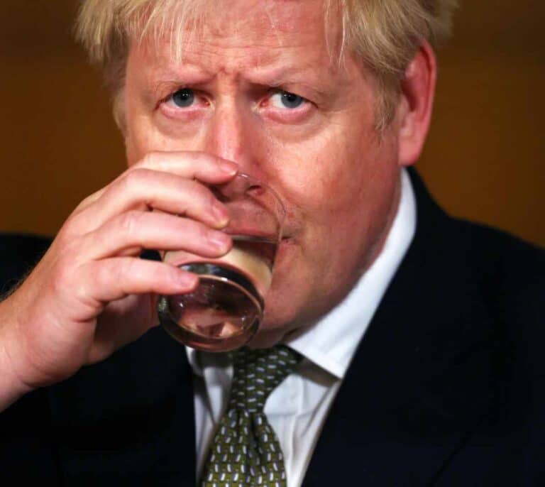 Johnson rectifica y acuerda con la UE retirar las cláusulas que violaban el acuerdo del Brexit