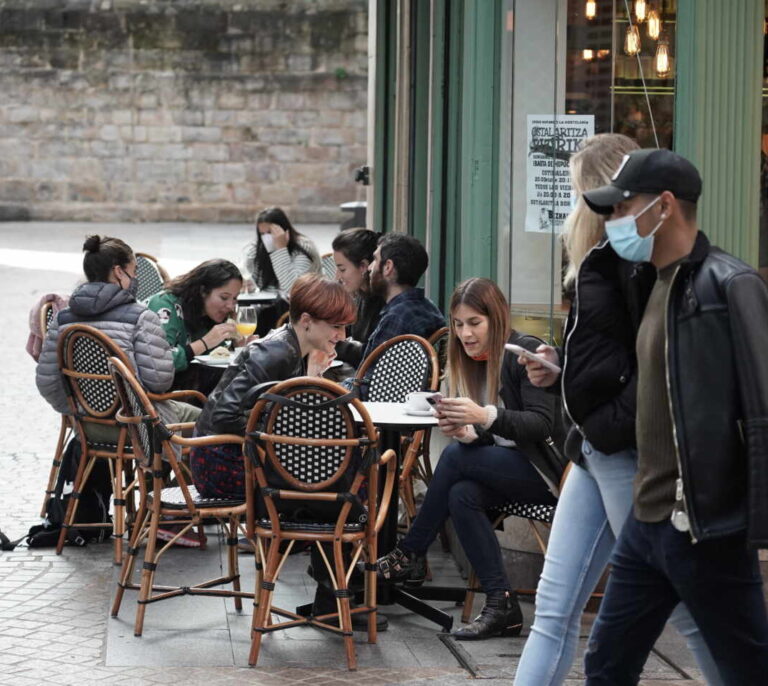 Euskadi registra nuevo máximo con 1.325 casos con Vizcaya y Bilbao en alerta roja