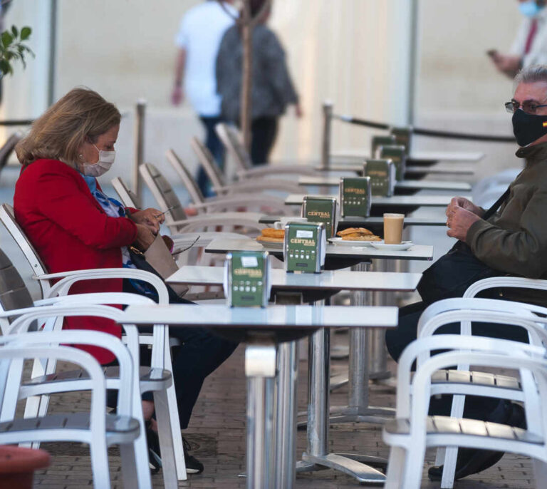 Las ventas del sector servicios se disparan un 57,3% en abril, su mayor alza en 21 años