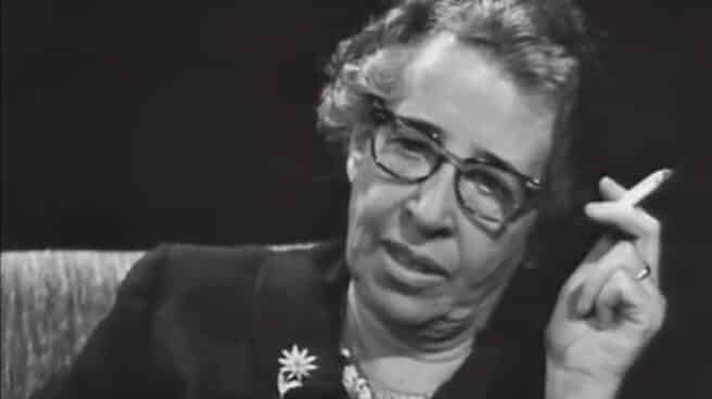 Hannah Arendt en una entrevista con ZDF en 1964 Hannah Arendt en una entrevista con ZDF en 1964