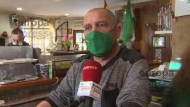 Multan al propietario de un restaurante que se niega a cerrar en Cataluña: "Lo hago por necesidad, es hambre pura"