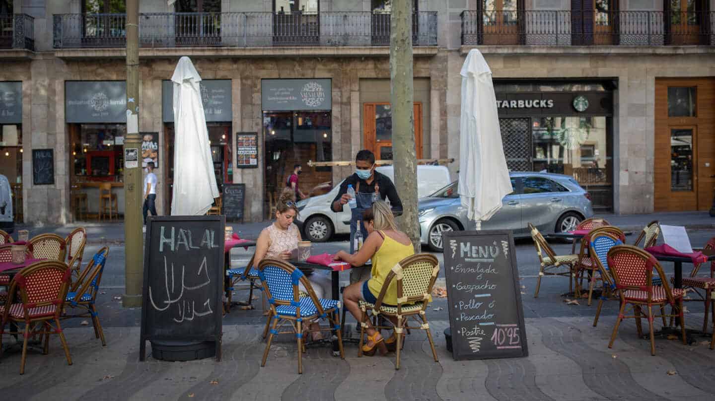 Cataluña amplía el horario de bares y permitirá reuniones de hasta 10 personas
