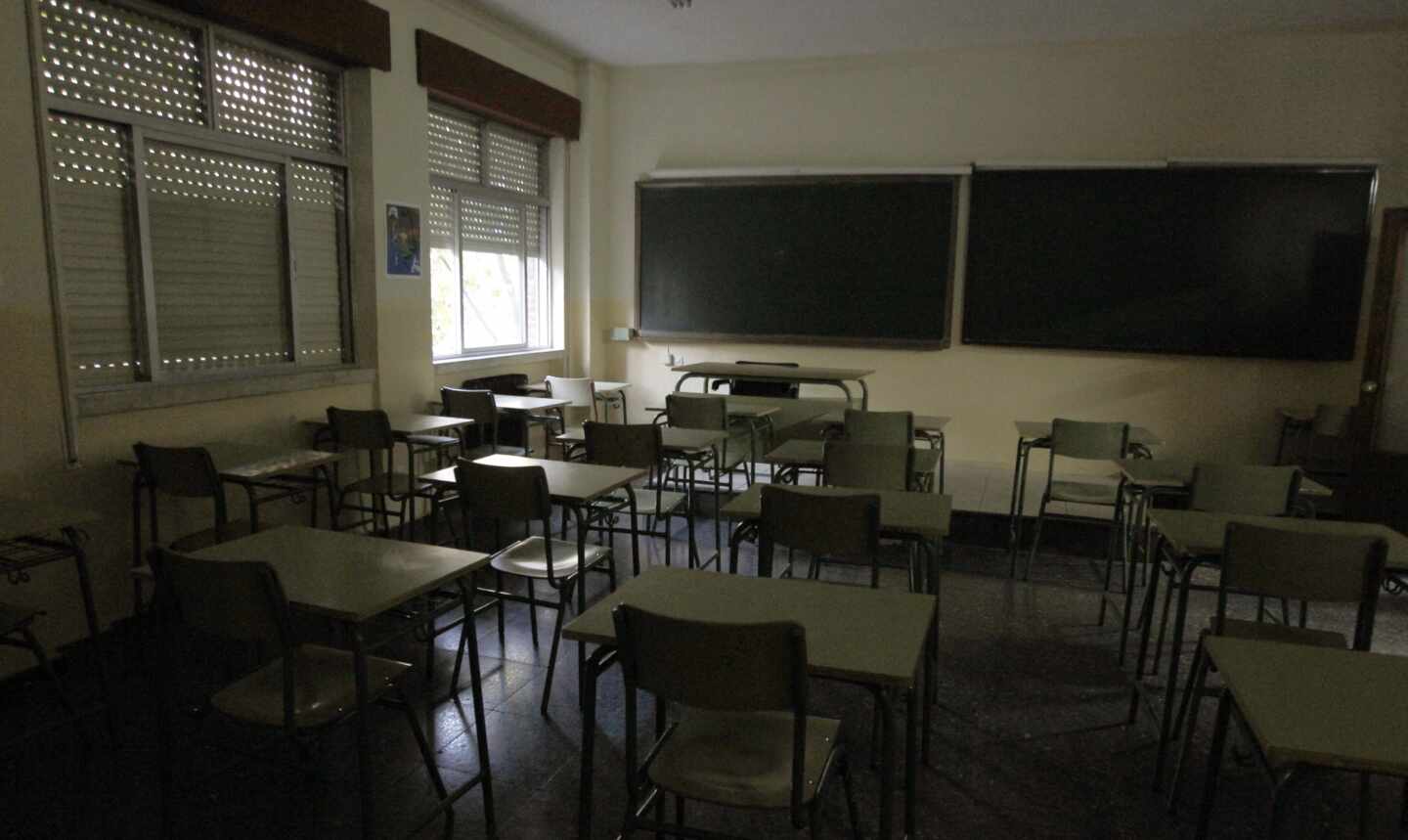 Aula vacía de un instituto.