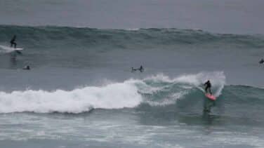 Viento y mala mar, con olas de hasta 6 metros, ponen en alerta a 9 comunidades