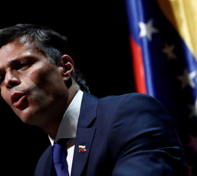 Podemos hace la vista gorda con Leopoldo López igual que el PSOE con los ataques al Rey