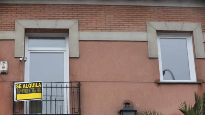 Cartel de una casa en alquiler. vivienda-alquiler-gobierno-precios