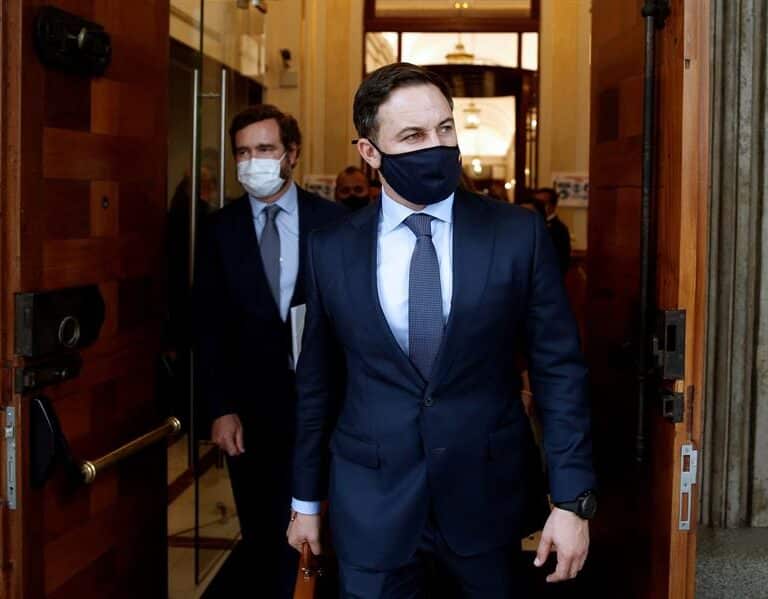 Abascal vincula el 'giro' del PP a sus casos de corrupción: "Casado está acogotado"