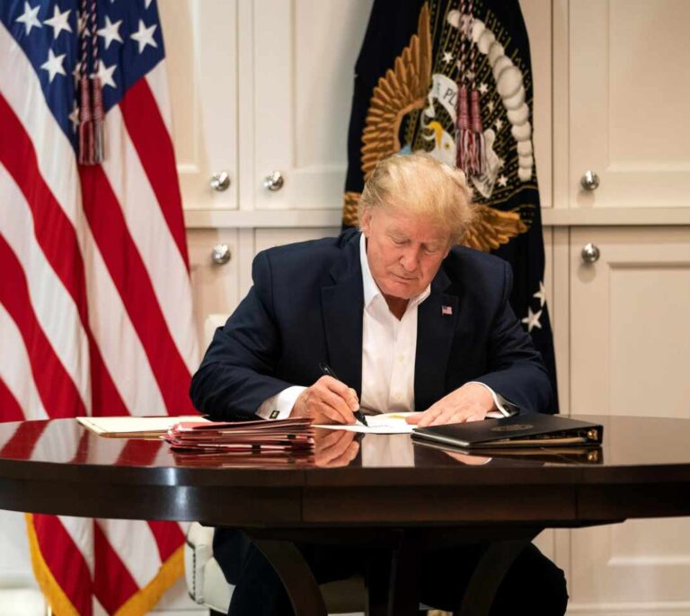 Trump reconoce desde el hospital que el "verdadero reto" serán los próximos dos días