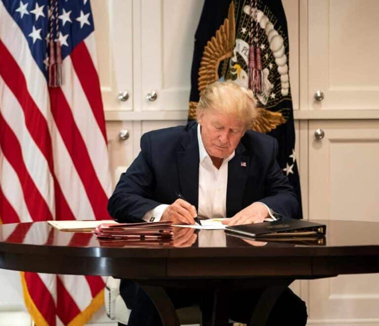 El tratamiento de anticuerpos de Trump contra el Covid, una alternativa sólida a la vacuna