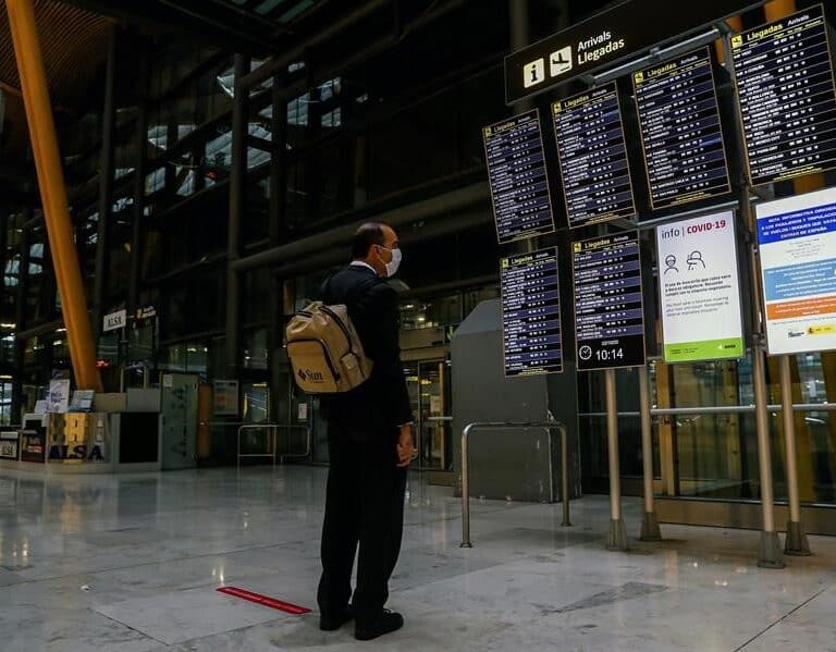 Las aerolíneas recortan cuatro millones de asientos en vuelos a España para este mes