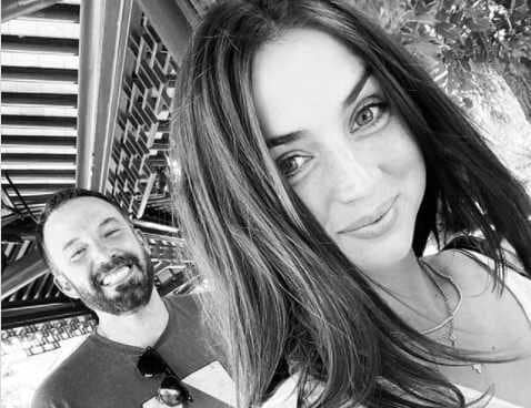 Ana de Armas y Ben Affleck en Instagram.