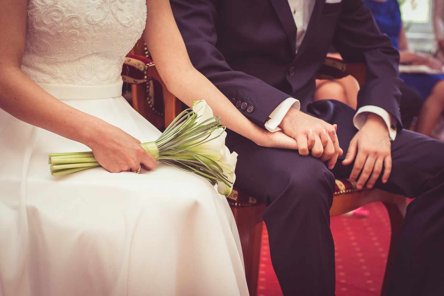 Ni Iglesia ni juzgado: los españoles se casan menos y pasados los 35