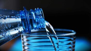 Una botella de agua a seis euros: indignación con la cuenta de este restaurante