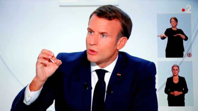 Emmanuel Macron anuncia el estado de alarma en su comparecencia televisiva.