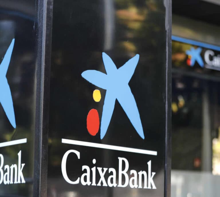CaixaBank ofrece flexibilizar las salidas del ERE pero los sindicatos insisten en la huelga
