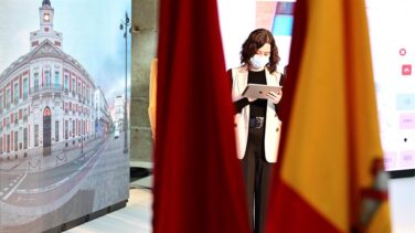 Ayuso, contra el mundo: la estrategia de la presidenta enmienda a los barones y al PP