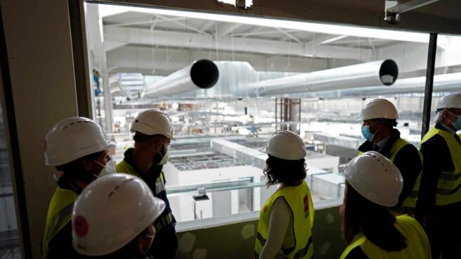 Ayuso visita obras del nuevo hospital "Enfermera Isabel Zendal" en Valdebebas