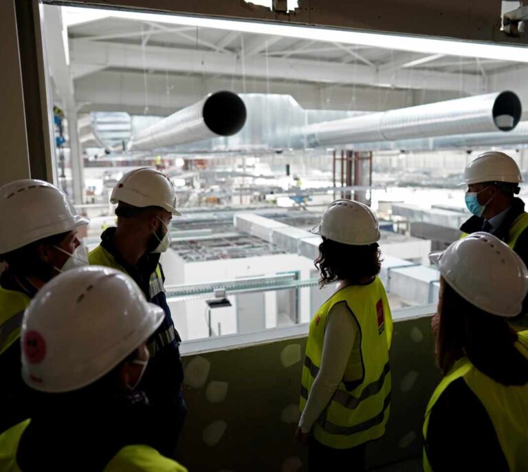 Sanitarios se oponen a traslados forzosos al nuevo hospital del Covid de Madrid
