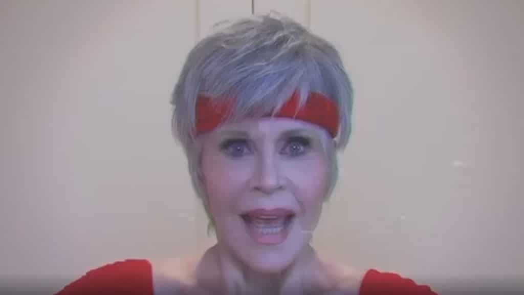 Jane Fonda rememora sus VHS de aeróbic para pedir el voto a los ciudadanos.