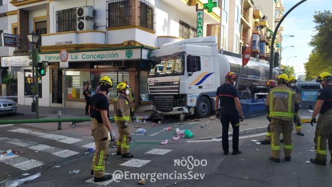 Un camionero sufre un ataque epiléptico mientras conduce y arrolla a 10 vehículos