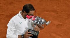 Nadal aplasta a Djokovic en Roland Garros e iguala los 20 grandes de Federer
