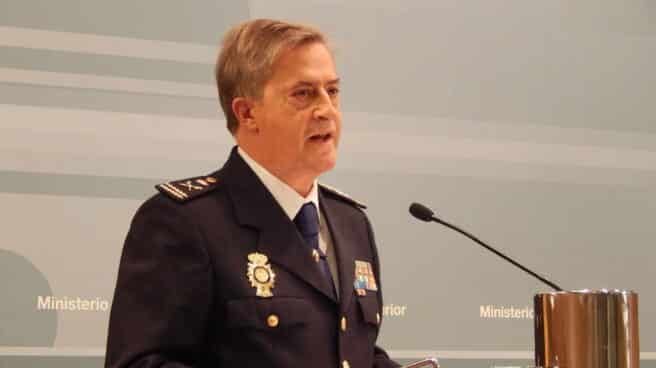 El Corte Inglés ficha a un comisario al que Marlaska acaba de darle una medalla pensionada tras jubilarse Eloy Quirós, cuando asumió el cargo de comisario general de Policía Judicial.