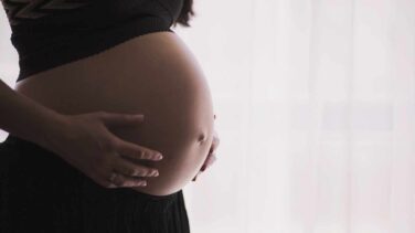Las embarazadas transmiten niveles bajos de anticuerpos contra el Covid a sus bebés