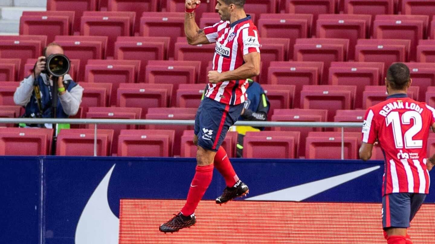 Luis Suárez celebra un gol en su debut con el Atlético de Madrid