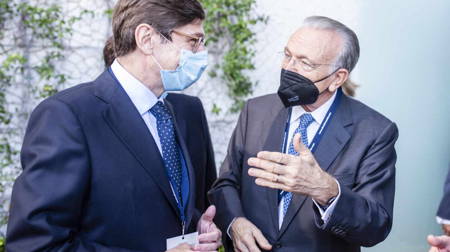 José Ignacio Goirigolzarri, presidente de Bankia, e Isidro Fainé, presidente de La Caixa, en el Congreso de Directivos CEDE.