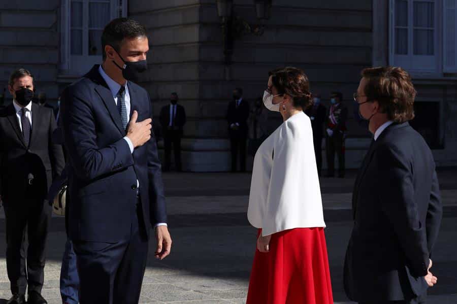 Pedro Sánchez e Isabel Díaz Ayuso, en los actos del 12 de octubre.