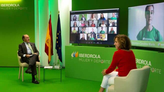 El presidente de Iberdrola, Ignacio Sánchez Galán, y la presidenta del CSD, Irene Lozano, en un encuentro virtual con deportistas.