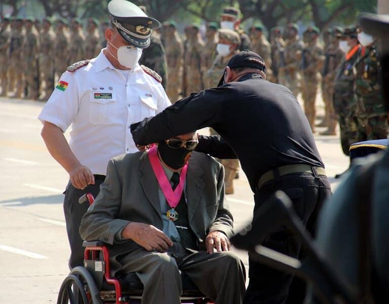 Bolivia homenajea a los militares que capturaron al Che Guevara