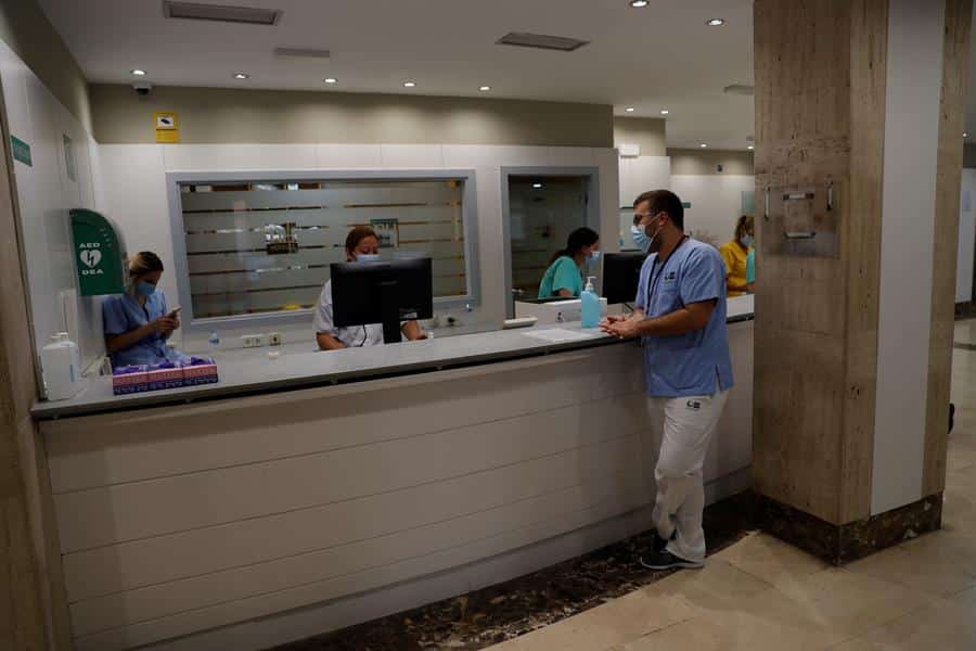 Recepción de un hotel medicalizado en Leganés.