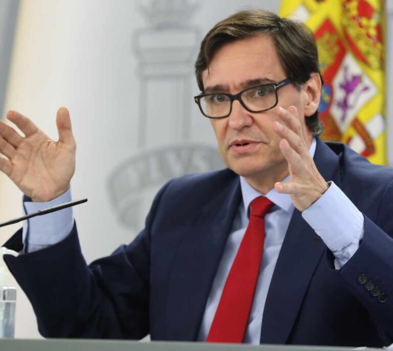 Sanidad paga por un fármaco contra el Covid un 340% más de lo que abonó tres semanas antes