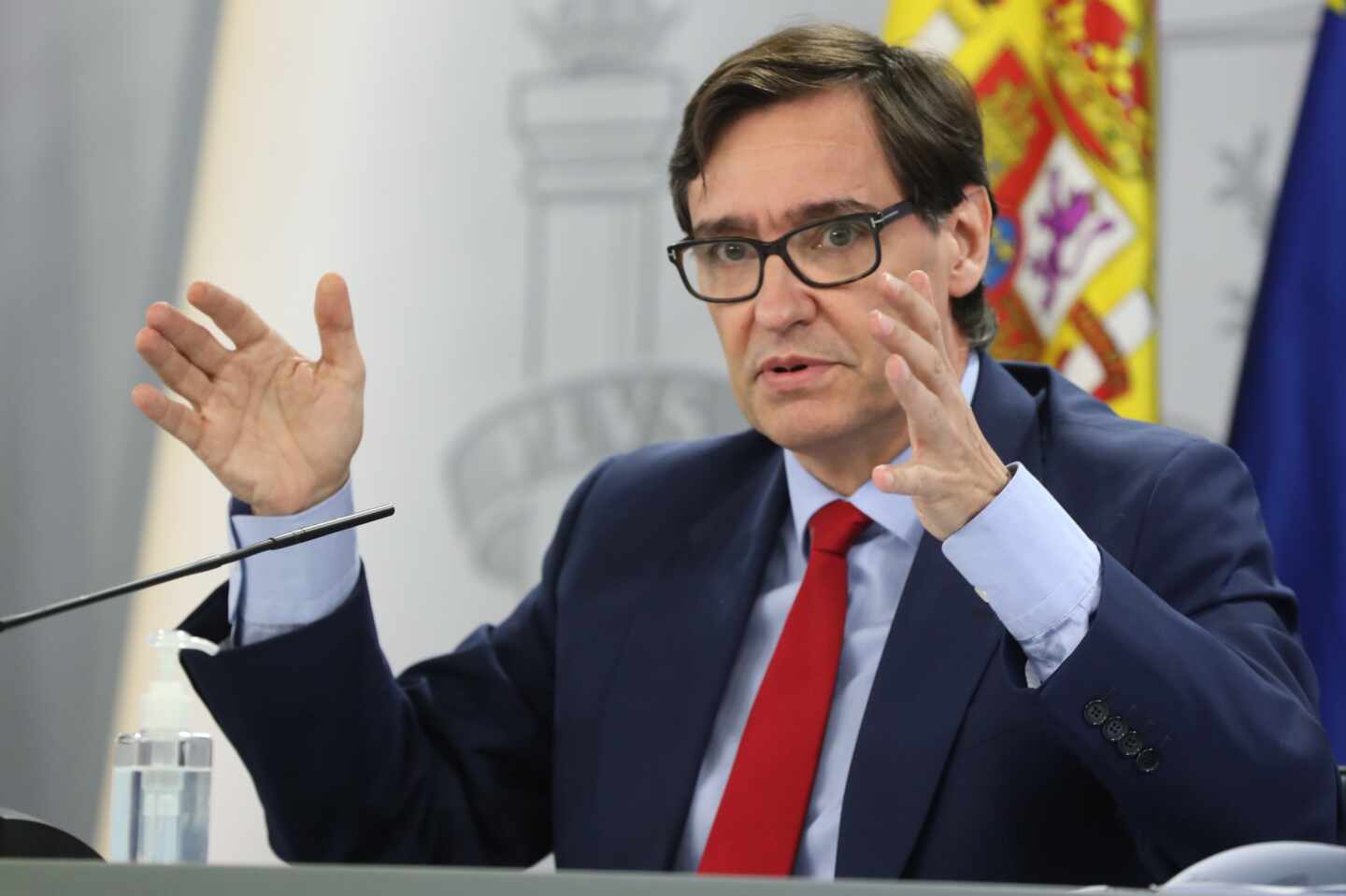 El ministro de Sanidad, Salvador Illa, gesticula durante una comparecencia informativa en La Moncloa.