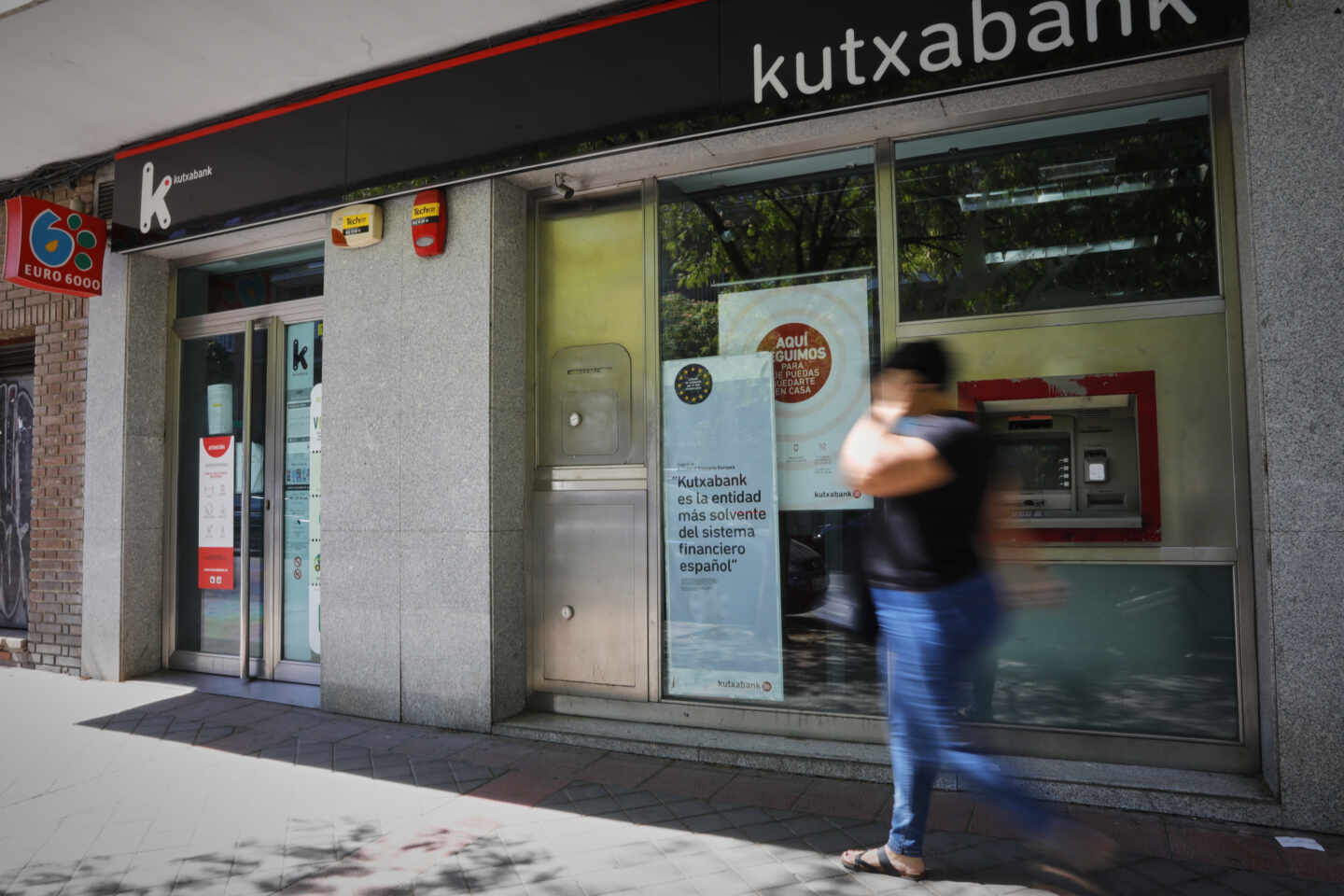 Kutxabank elimina las comisiones a más de un millón de clientes