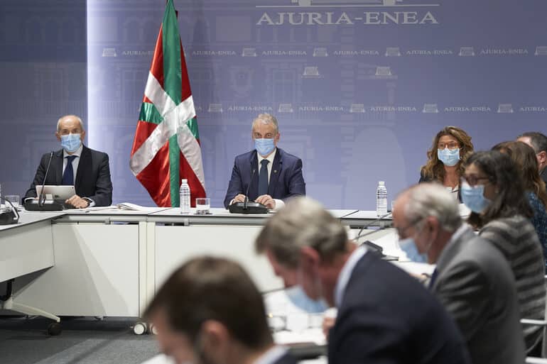 El lehendakari Iñigo Urkullu preside la reunión del comité asesor del LABI.