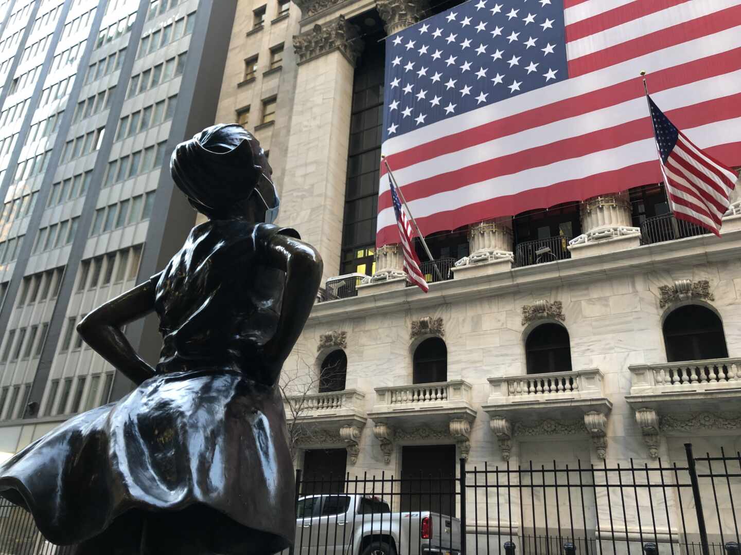 Estatua de 'La niña sin miedo' frente a Wall Street.