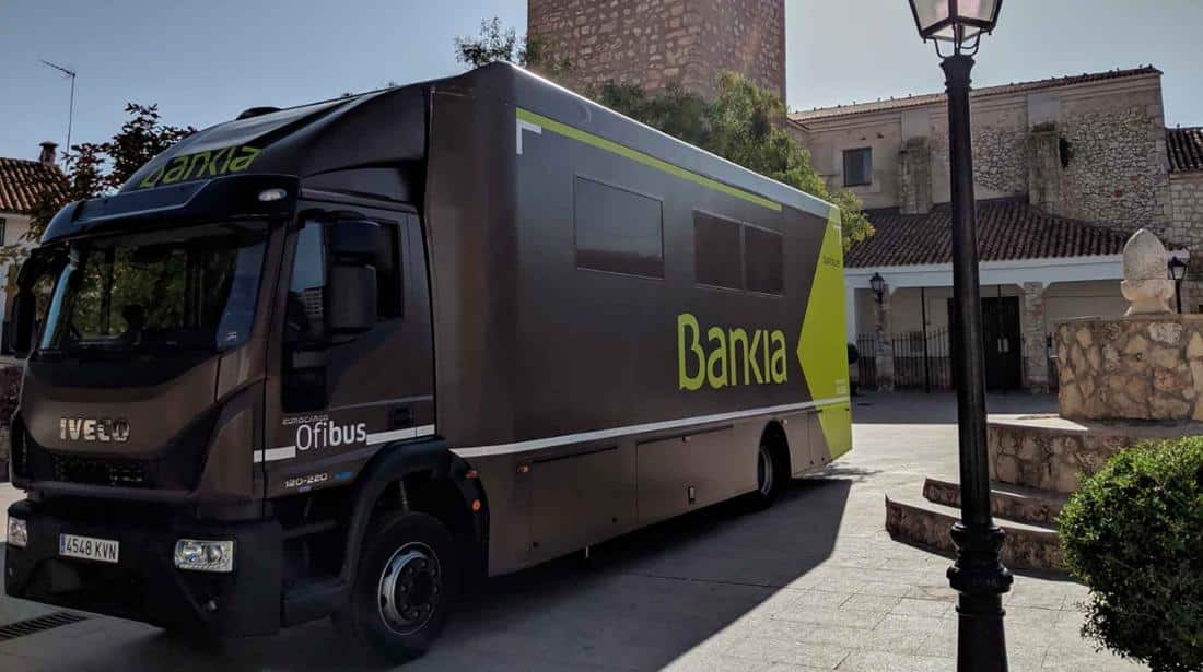 Bankia ofrece servicio en las zonas rurales a través de autobuses.