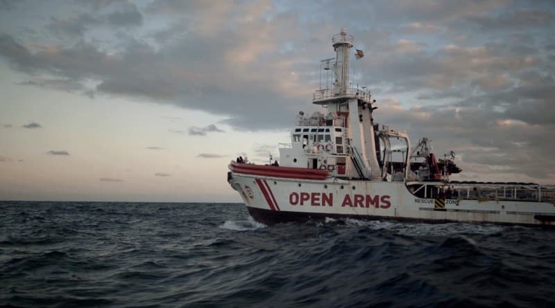 Imagen del barco 'Open arms', en el documental 'Cartas mojadas'.