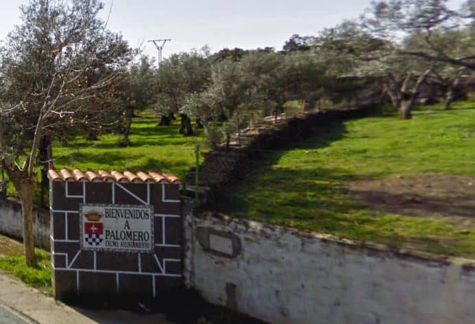 Cartel de bienvenida al pueblo de Palomero (Cáceres).