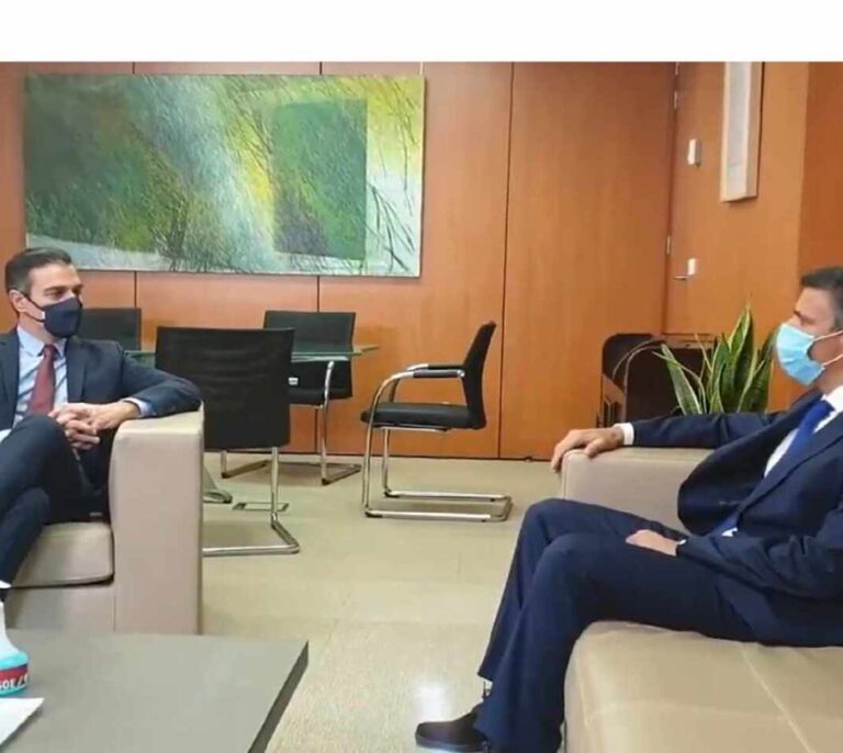 Pedro Sánchez recibe a Leopoldo López en Ferraz: "El pueblo venezolano debe sufrir lo mínimo"
