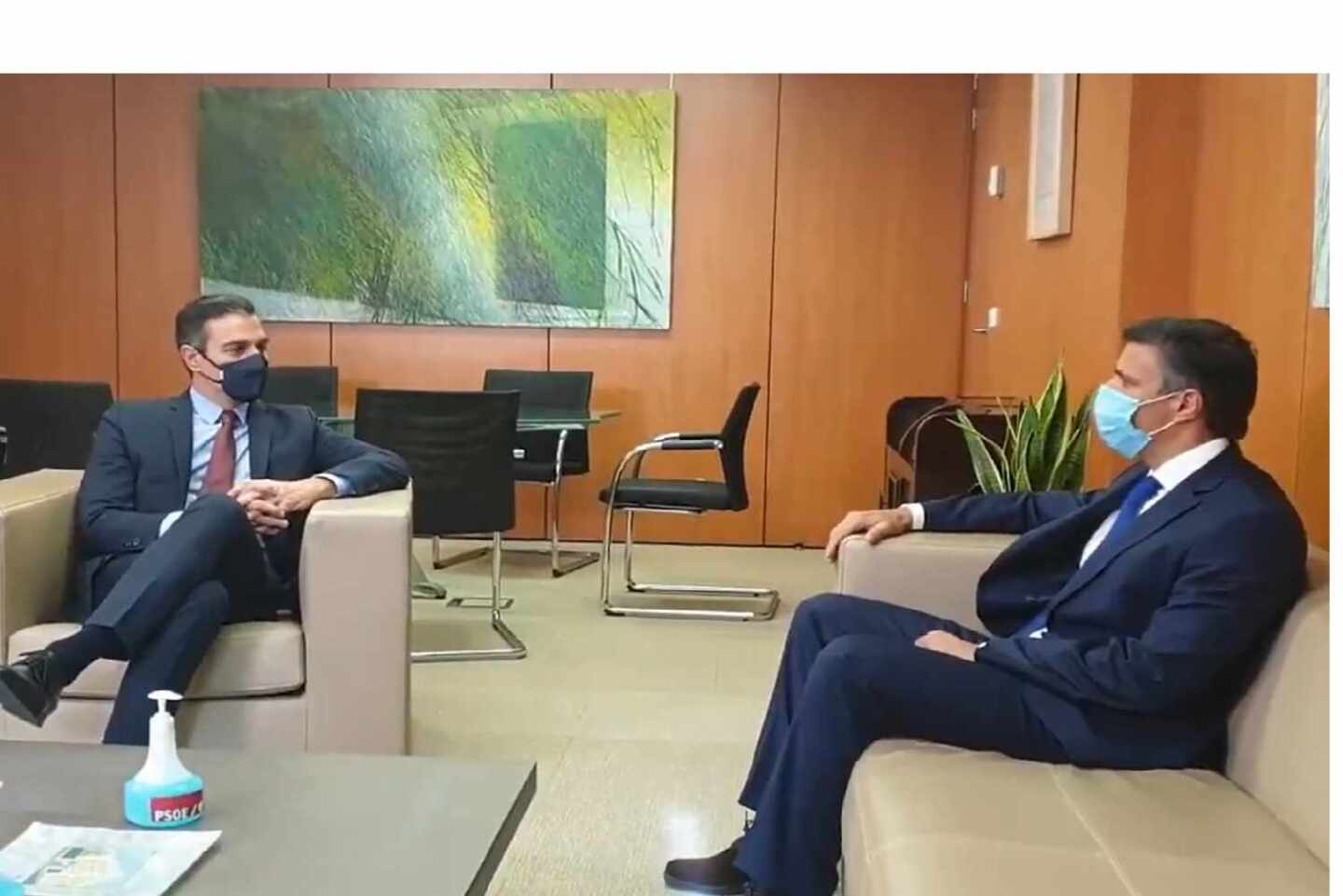 Pedro Sánchez recibe a Leopoldo López en Ferraz: "El pueblo venezolano debe sufrir lo mínimo"