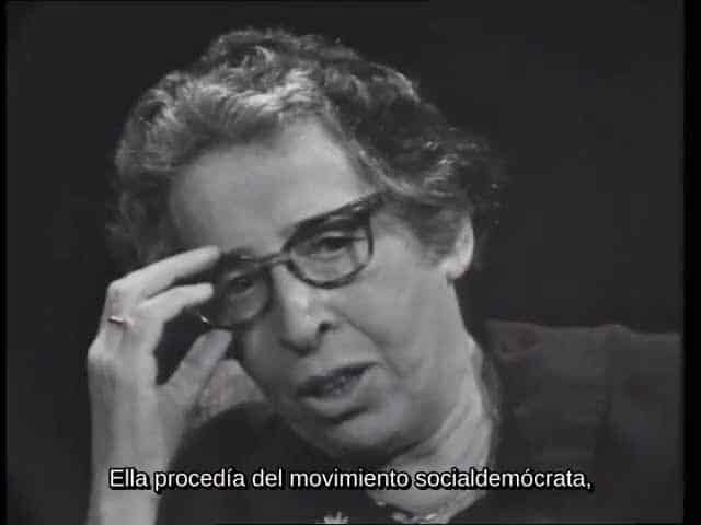 Download Hannah Arendt Frases Educacion PNG