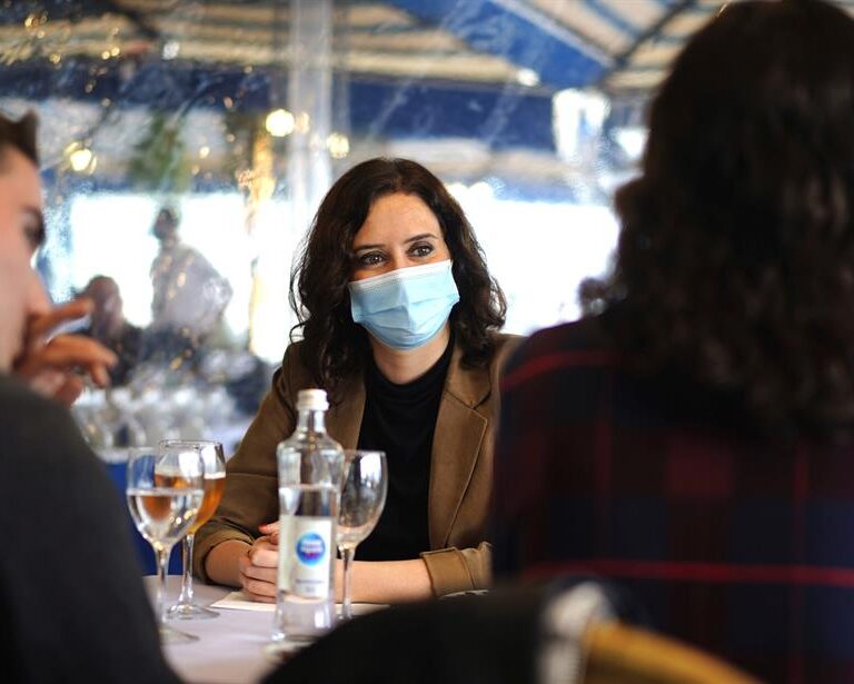 Ayuso avisa a los socialistas que "tendrán difícil" defender la subida fiscal de "Rufián el economista "