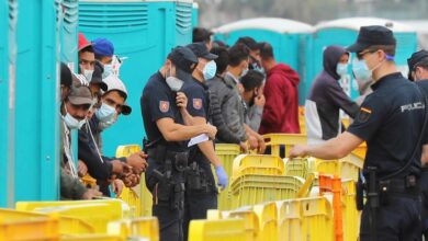 "Ninguna ley prohíbe derivar migrantes a la península; el 'efecto llamada' es un mantra"