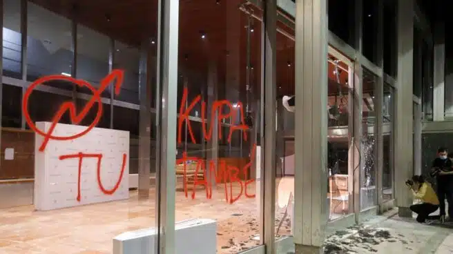 Los antidisturbios de Barcelona pidieron intervenir tres veces contra los okupas que destrozaron el Ayuntamiento