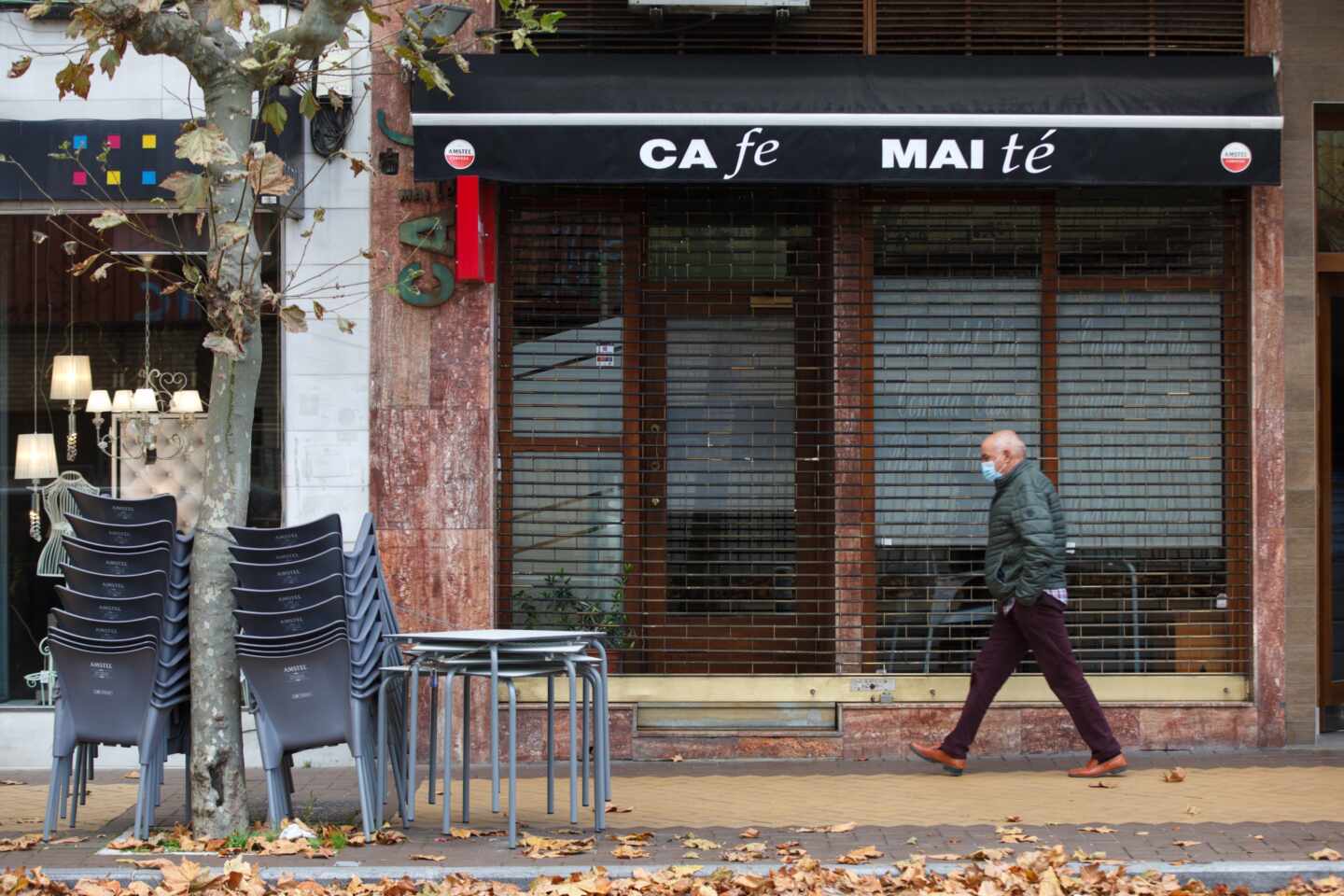 Un bar cerrado en el País Vasco.