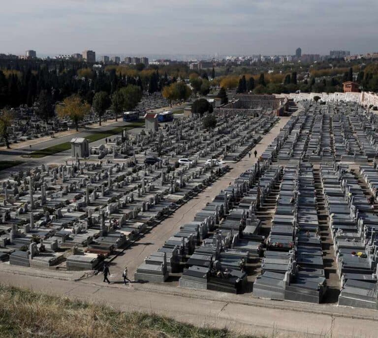 1.512 cadáveres de Madrid a Huelva: así se evitó el colapso funerario en el pico de la pandemia