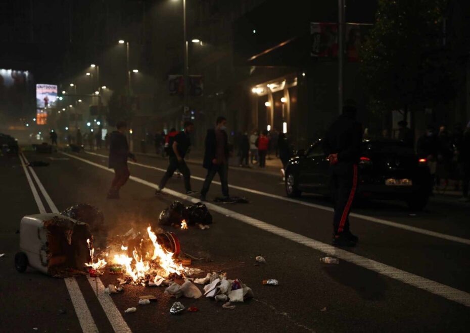 Cubos quemados en el centro de Madrid.